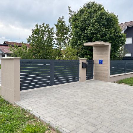 דירות סלאבונסקי ברוד Kod Dide - Entry With Pin 0-24H מראה חיצוני תמונה